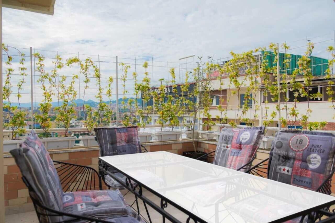 Modern Furnished Apartment With View Tirana Kültér fotó